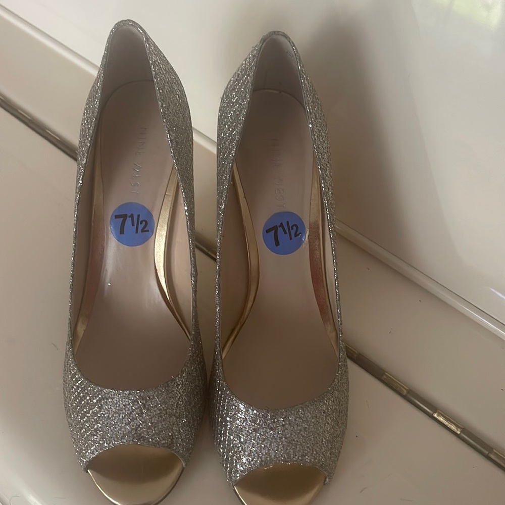 Very beautiful evening shoes, heels, silver